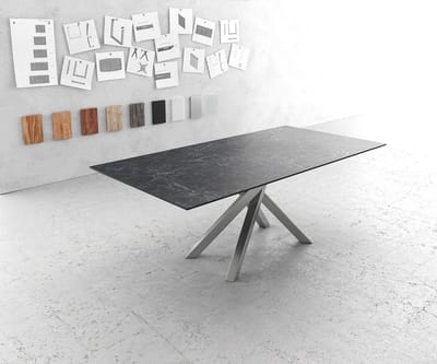 Eettafel Edge Laminam® keramiek grijs 200x100cm middenvoet kruis zilver
