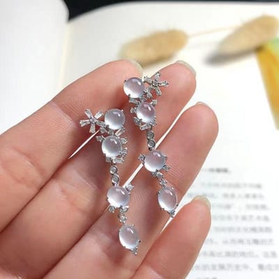 Boucles d'oreilles créatives Flocon de neige Moelle de jade Graine de glace naturelle pour femmes Longues Rondes Luxe léger Blanc Bijoux de fiançailles beige