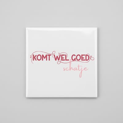 Inspirerende Keramische Wandtegel “Komt Wel Goed Schatje” – Motiverende Tekst Decoratie – 15 x 15 cm