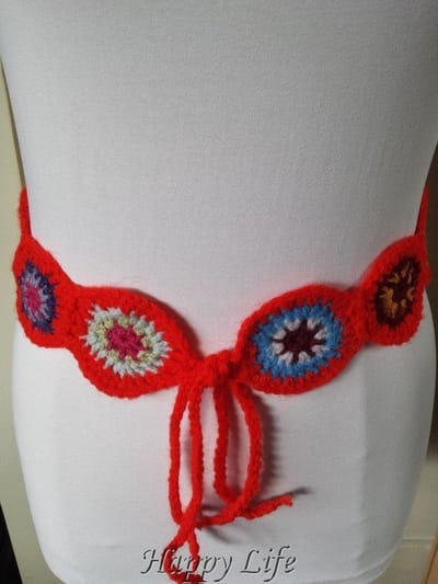 Handgemaakte dames taille riem, ceintuur in felrood / multicolor gehaakt. Lengte 75 cm / verstelbaar