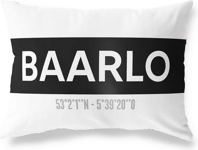Tuinkussen BAARLO - OVERIJSSEL met coördinaten - Buitenkussen - Bootkussen - Weerbestendig - Jouw Plaats - Studio216 - Modern - Zwart-Wit - 50x30cm
