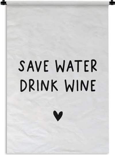 Wandkleed - Wanddoek - Engelse quote "Save water drink wine" met een hartje op een witte achtergrond - 60x90 cm - Wandtapijt