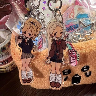 Anime Gyaru Gal Cosplay Sleutelhanger Sleutelring Kawaii JK Lolita Meisjes Studenten Acryl Sleutelhanger 2 Stuks/set Tas Accessoire Ornament Cadeau beige