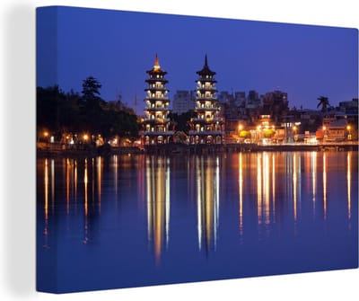 Canvas schilderij 150x100 cm - Wanddecoratie Verlichtte Dragon Tiger Tower bij Kaohsiung in Azië - Muurdecoratie woonkamer - Slaapkamer decoratie - Kamer accessoires - Schilderijen