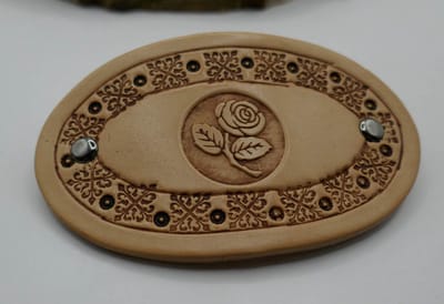 Leren haarclip roos in sierrand - klein haarclip - klein lederen haarclip met roos - haarclip voor dun haar - haarclip voor kinderen - haarclip voor volwassen - leuke klein lederen haarclips - handgemaakte beige haarclip - haaraccessoires roos