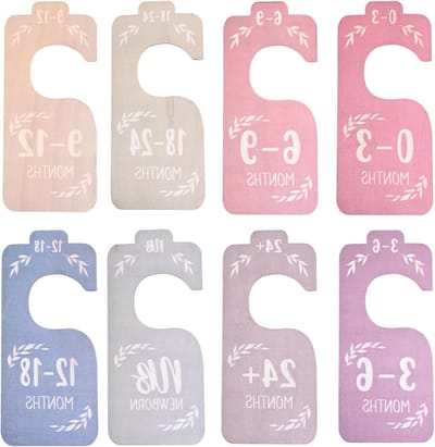 8-delige set houten organizers voor babykleding met leeftijdsaanduiding en levendige kleuren, ideaal voor het ordenen van kinderkleding, duurzaam lindenhout, 18x8 cm.