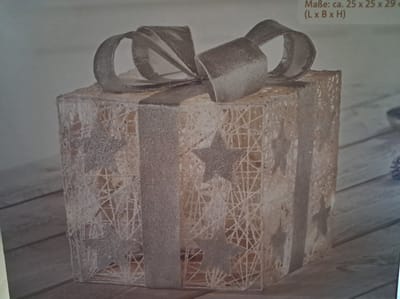 Melinera LED-Kerst decoratie - Cadeau doos - Cadeautje - Zilver - Met LED - 25x25x29cm