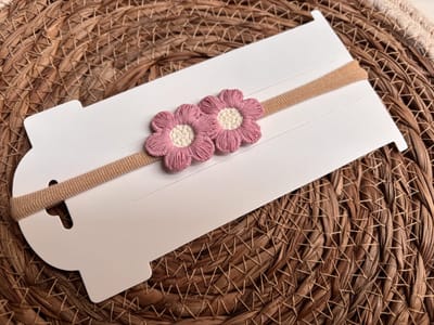 Baby haarband Rozie rose - Baby haaraccessoires - Baby meisjes haarbandjes - Newborn haarbandjes -Baby Haarbandje - Kinderhaarband - babykleding - baby haarband - baby meisje - meisjes - baby kleding - hoofdband baby - haarband