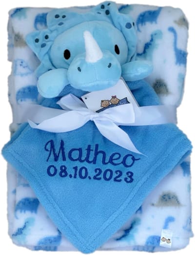 Babydeken met naam en geboortedatum geborduurd, knuffelzacht, 1A kwaliteit (blauw dinosaurus)
