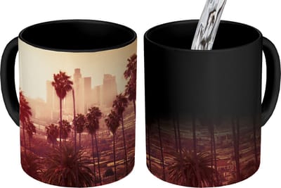 Magische Mok - Foto op Warmte Mokken - Koffiemok - Palmboom - Skyline - Zonsondergang - Architectuur - Magic Mok - Beker - 350 ML - Theemok