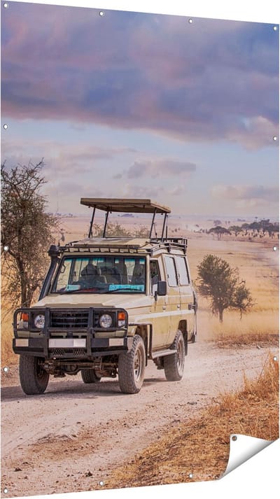 Gards Tuinposter Safari Auto in de Savanne - 120x180 cm - Tuindoek - Tuindecoratie - Wanddecoratie buiten - Tuinschilderij