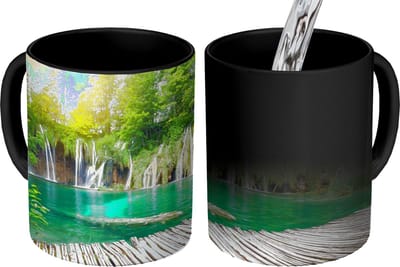 Magische Mok - Foto op Warmte Mokken - Koffiemok - Brug - Waterval - Natuur - Magic Mok - Beker - 350 ML - Theemok