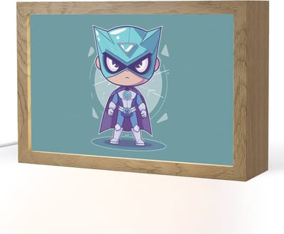 Nachtlampje 30x20 cm - Kinder lampje - Superheld - Blauw - Jongens - Tafellamp kinderkamer - Slaapkamer lamp - Bedlamp kinderen - Kinderlampje stopcontact - Wandlamp babykamer - Nachtlampjes