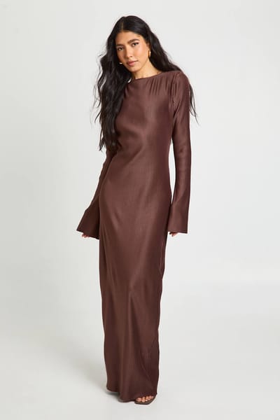 boohoo Dames Tall Plisse Wijdvallende Mouw Kolom Maxi Jurk | Chocolate | Maat: 8