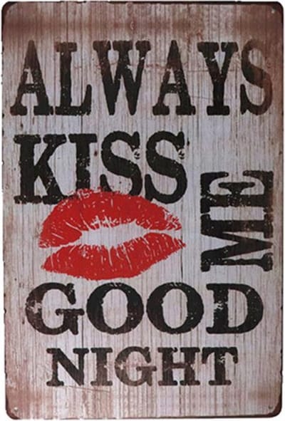 KUS ME - KISS - LIEFDE - METALEN - WANDDECORATIE - RECLAMEBORD - MUURPLAAT - VINTAGE  - RETRO - WANDBORD - TEKST - DECORATIEBORD - NOSTALGIE  - 30x20 cm nr 701