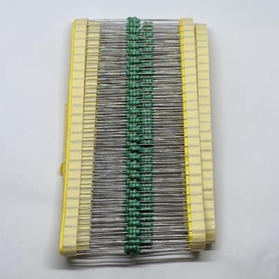 Inductor, Spoel, RF Choke, Axial, 3,9 µH, 263 mA, ± 5% 3mm, 20 stuks