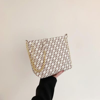 Bedrukte Bucket Bag voor Dames Lente en Zomer Nieuwe Europese en Amerikaanse Mode Grote Capaciteit Eén Schouder Schuin Kruis Kettingtas beige