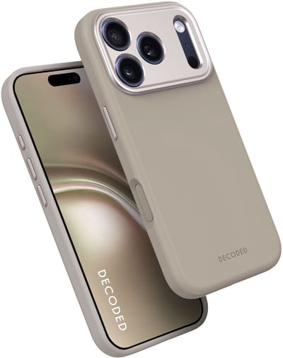 DECODED Siliconen Hoesje voor iPhone 17 Pro, Premium Soft-Touch, Antibacteriële Coating, MagSafe Compatibel, Valbescherming, Krasbestendig, Metalen Knoppen, Stevige Grip, Licht Bruin