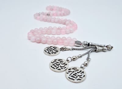 Handgemaakte tesbih "Tasbih" natuursteen "Roze kwartz" - Aantal kralen 99 - Diameter kralen 8MM - met metaal tassel "Masha' Allah-1" - Een mooi cadeau-idee