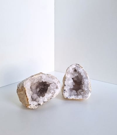 ThaleiaDesign - Marokkaanse geode - Edelstenen en Mineralen - Geode - Spiritualiteit - Woondecoratie - chakra - bergkristal
