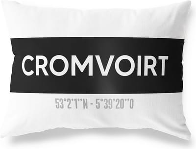Tuinkussen CROMVOIRT - NOORD-BRABANT met coördinaten - Buitenkussen - Bootkussen - Weerbestendig - Jouw Plaats - Studio216 - Modern - Zwart-Wit - 50x30cm