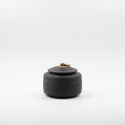 Artic Sakura Mini Urn – 125 ml / 0.125 Liter – Zwart – Hoogwaardig Keramiek – Mini-urnen – Urnen Volwassenen – Urn Hond Overleden – Hondenurn – Kattenurn – As Urn – Huisdieren Urn – Urn Kat – Urn Hond – Urn Voor Dieren – Urne – Urn Voor As Mens