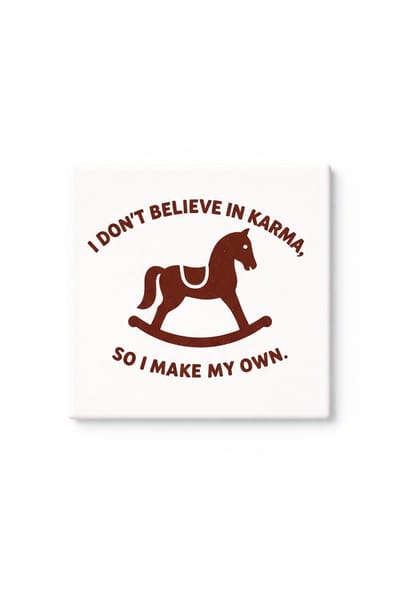Grappige Karma Paard Keramische Tegel – I Don’t Believe in Karma Quote Decoratieve Cadeau Tegel voor Humor Liefhebbers