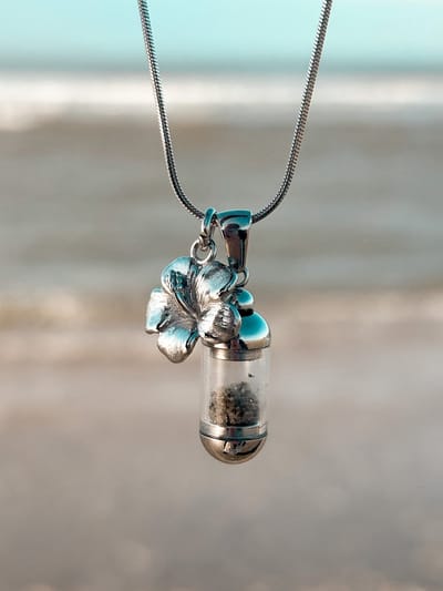 Laguna Treasures - Beach Pendant - ketting - hibiscus - zilver - snake ketting - Halsketting - Sieraden - bloem