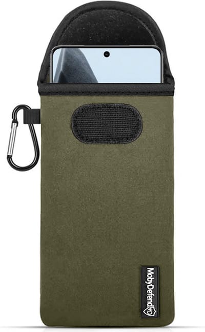 MobyDefend Hoesje - Geschikt voor OnePlus 13 - Neopreen Pouch Met Karabijnhaak - Insteek - Riemlus - Groen