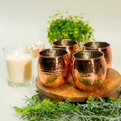 Set van 4 koperen bierpul gehamerd met nikkel binnenkant en messing handvat (400 ml per stuk)