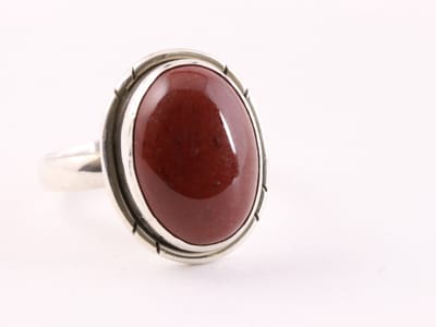 Ovale zilveren ring met rode jaspis - maat 20