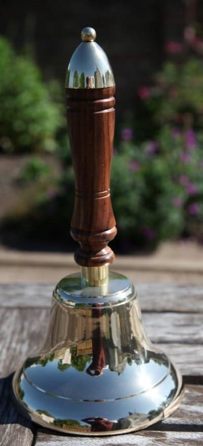 Grote Bel - Huisbel Decoratie - Aankondiging Evenement - Traditionele Stijl - 33 cm Hoog - Messing Hout