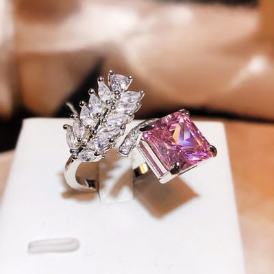 Zilveren nieuwe mode Raydean Ice Cut ring, creatieve ring met veermotief, roze diamant, openingsring, feest- of verjaardagscadeau. resizable beige