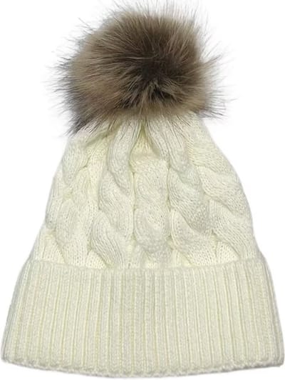 Muts met pompon - roomwitte damesmuts met fleece en breisel - gebreide wintermuts crème - STUDIO Ivana