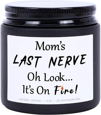 Dailygoods- Kaars Grappig Cadeau voor Moeder - Geurkaars Lavendel - Verjaardagscadeau - Moederdag Cadeau - Uniek Geschenk - 4 oz