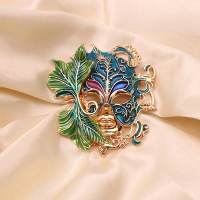 Middeleeuwse Vrouwen Mannen Prom Masker Emaille Badges Broches Elegant Unisex Feest Banket Ontwerp Druipolie Kristallen Speld Accessoires beige