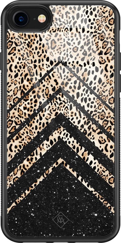Casimoda® hoesje - Geschikt voor iPhone 8 - Chevron Luipaard - Luxe Hard Case Zwart - Backcover telefoonhoesje - Zwart