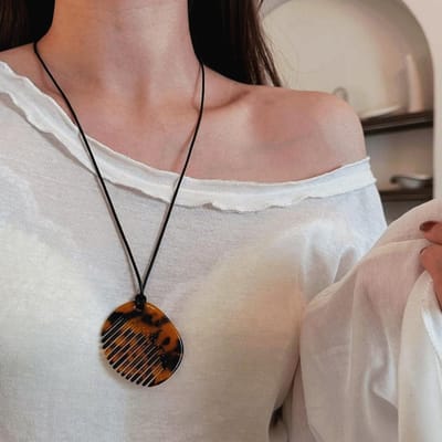 Koreaanse Mode Kam Hanger Kan Pony Haar Hanger Niche Prachtige Ketting Mode Trui Ketting. white