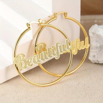 Version Coréenne De La Mode Grand Cercle Lettres Gravées Pendentif Boucles D'oreilles Couleur Or Bijoux Exagérés Personnalité Femme beige