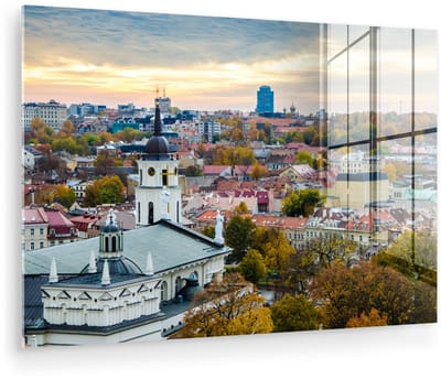 ® Glasschilderij 180x120 cm - Schilderij acrylglas - Skyline met groene bomen en Vilnius in Litouwen - Foto op glas - Muurdecoratie woonkamer - Wanddecoratie slaapkamer - Schilderijen