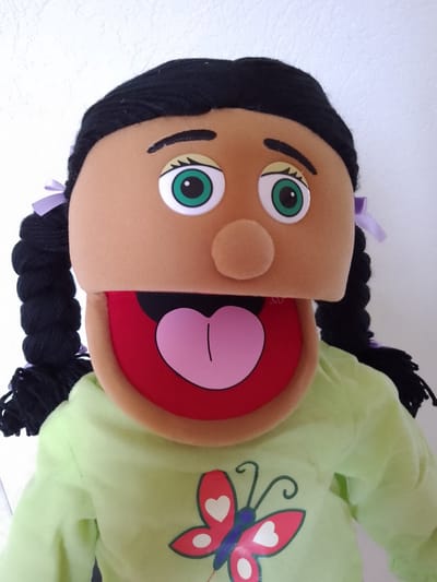 Sillypuppets - Handpop Jasmine 63 cm - Buikspreekpop - Poppentheater - Handpoppen - Puppet