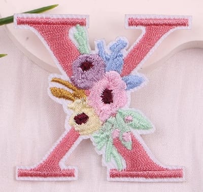 Strijk Embleem Alfabet Patch - Letter X - Bloemen Roze - 5cm hoog - Letters Stof Applicatie - Geborduurd - Strijkletters - Patches - Iron On