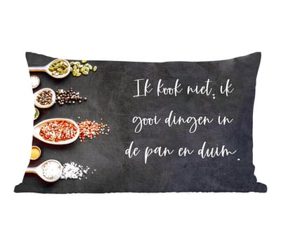 Sierkussens - Kussentjes Woonkamer - 60x40 cm - Ik gooi dingen in de pan en duim - Keuken - Quotes - Spreuken - Humor
