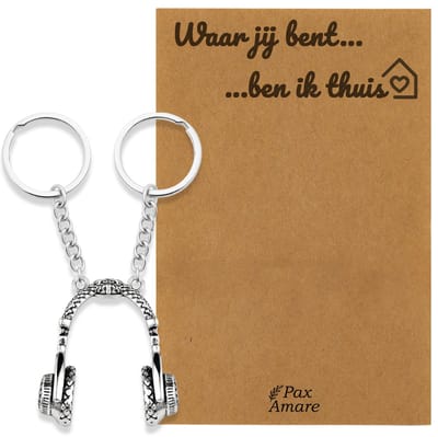 Koppel Sleutelhanger voor 2 'Waar jij bent, ben ik thuis' - Magnetische Koptelefoon - Sleutelhanger set op Cadeau Kaartje - Zilverkleurig - Persoonlijke Hanger - Pax Amare