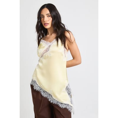 boohoo Dames Asymmetrische Cami Top Van Satijn Met Kant En Asymmetrische Zoom | Citroen | Maat: 38