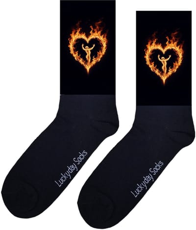 Vurig hart - Opkikker Cadeau - Grappige sokken - Valentijns cadeau - Verjaardag cadeau - Liefde sokken - Leuke sokken - Vrolijke sokken - Luckyday Socks - Grappige cadeau - Kerstsokken - Vaderdag - Moederdag - Socks maken Happy - Onesize