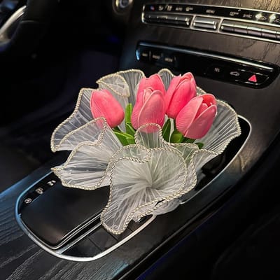 Autoaccessoires - Autoversiering - Kunstmatig tulpenboeket - 20 x 34 cm - Interieurdecoratie - Geschikt voor dashboarddecoratie - Realistisch ontwerp - Boeket van vijf tulpen - Dieproze