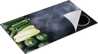 Chefcare Inductie Beschermer Courgettes op Zwarte Marmer - Groente - 90x50 cm - Afdekplaat Inductie - Kookplaat Beschermer - Inductie Mat