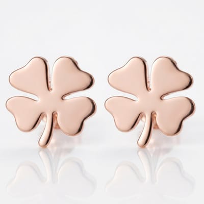 Lundholm Kleine Oorknopjes Dames Rose Goud kleurig Klavertje Vier – Premium Stainless Steel - Cadeau Geluk Succes Vrouwen cadeautjes Cadeau voor Vriendin – Elegante Klavertje 4 Oorbellen (1 x 1 cm) – Subtiel & Tijdloos – Luxe Geschenkverpakking