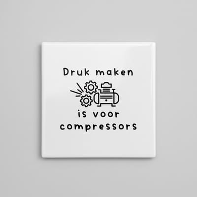 Grappige Quote Decoratie Tegel “Druk Maken Is Voor Compressors” – Ontspanning & Humor Wanddecoratie – 15 x 15 cm Keramische Tegel